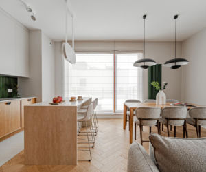 Mieszkanie w kolorach szałwiowej zieleni i ciepłej terakoty