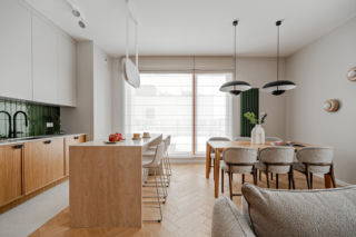 Mieszkanie w kolorach szałwiowej zieleni i ciepłej terakoty