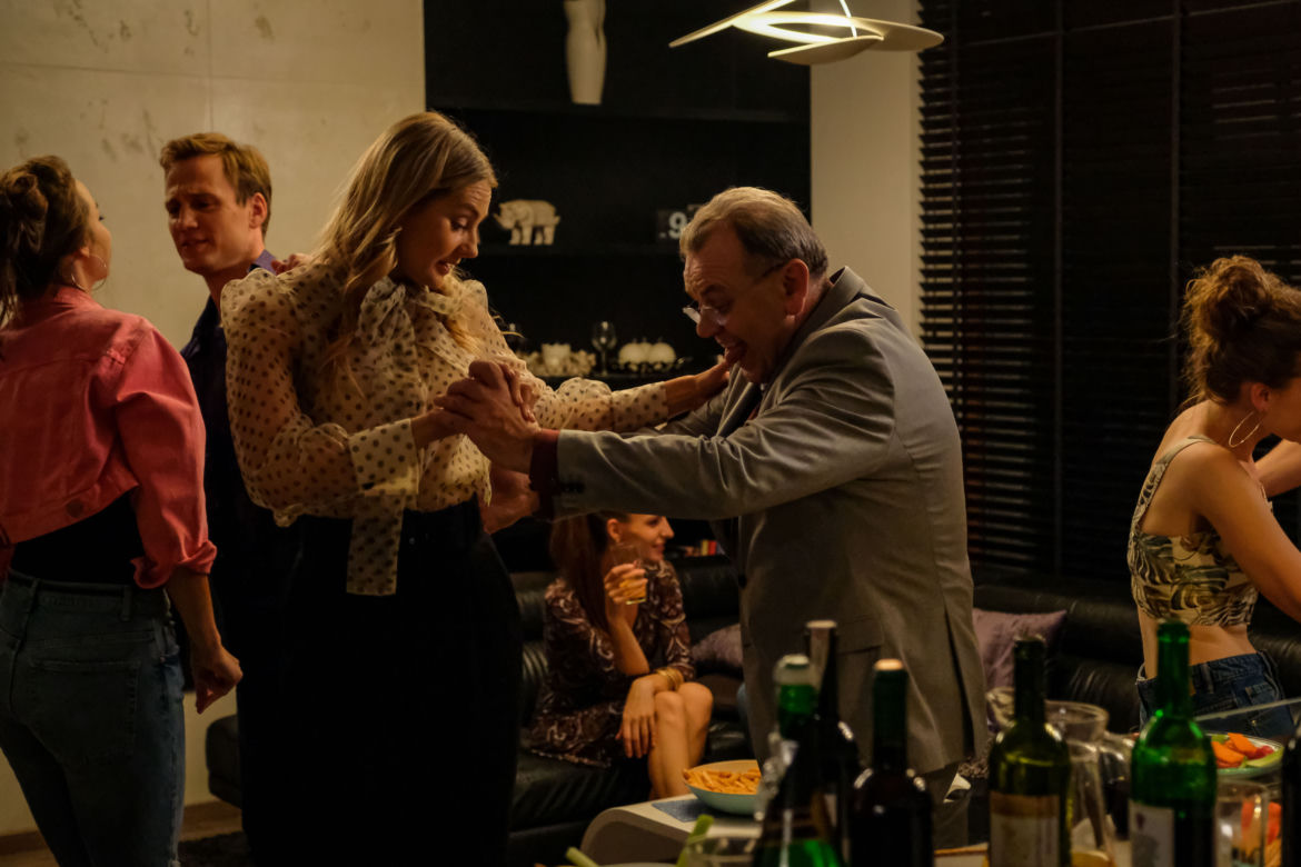 Przyjaciółki 14 sezon, odc. 168. Inga (Małgorzata Socha), Edward (Krzysztof Jędrysek), Maks (Mateusz Janicki)