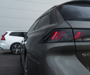 Volvo V60 T8 Twin Engine AWD R-Design AT8 vs. Peugeot 508 SW GT 2.0 BlueHDI 177 KM AT8