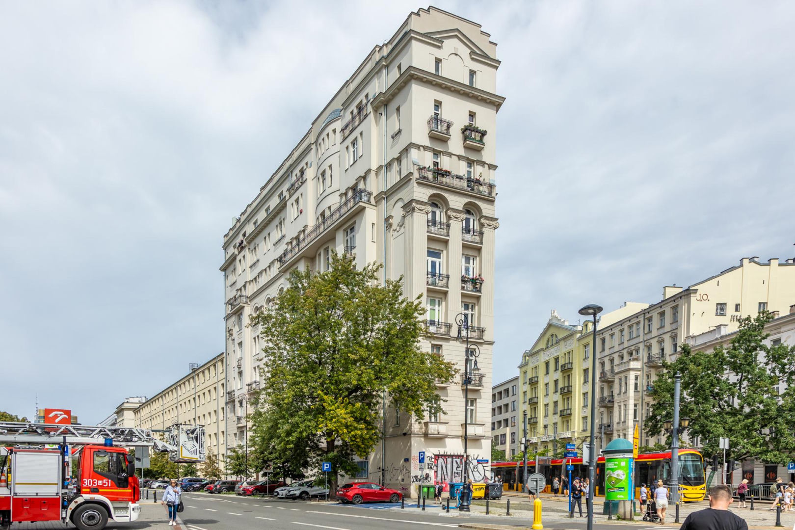 Żelazko, czyli kamienica Kacperskich w Warszawie