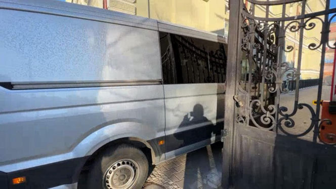 Bartosz G. przywieziony do Prokuratury Okręgowej w Płocku