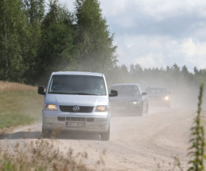 Policja eskortuje ciało Piotra Woźniaka - Staraka