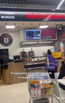 Aktywiści zaatakowali kebab związany z Filipem Chajzerem