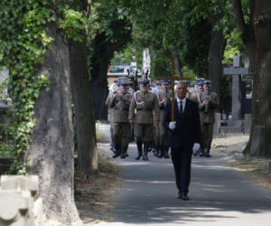 Monika Olejnik na pogrzebie senatora Piesiewicza. Towarzyszył jej ukochany