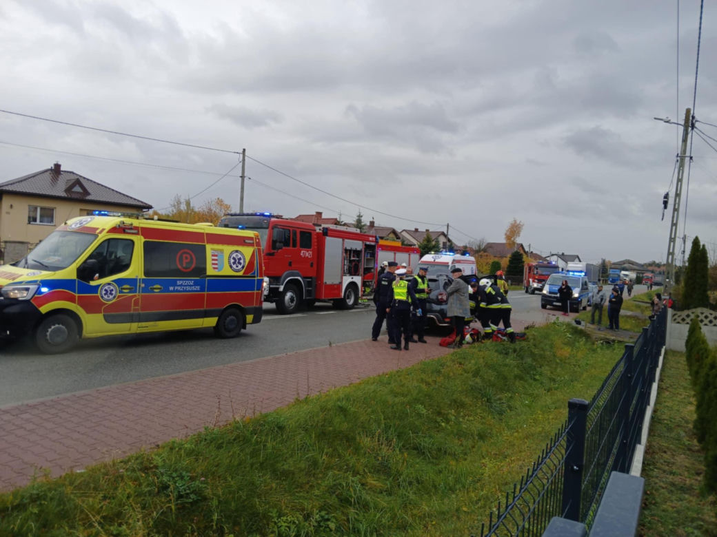 Groźny wypadek na DK12 w Łódzkiem. Cztery osoby ranne