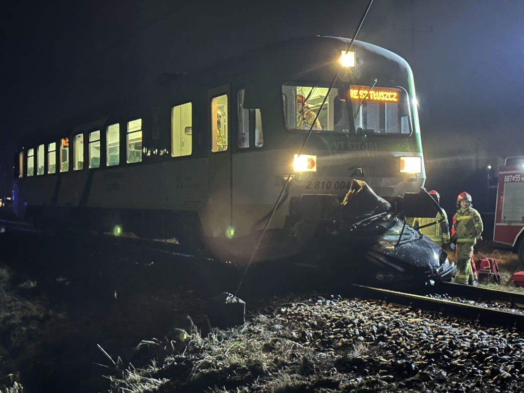 Pociąg zmiażdżył samochód na przejeździe! Wstrząsające ustalenia