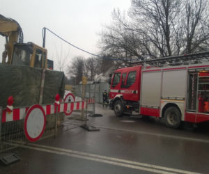 Pożar przy moście na Rudawie. Dwie osoby ranne [ZDJĘCIA]
