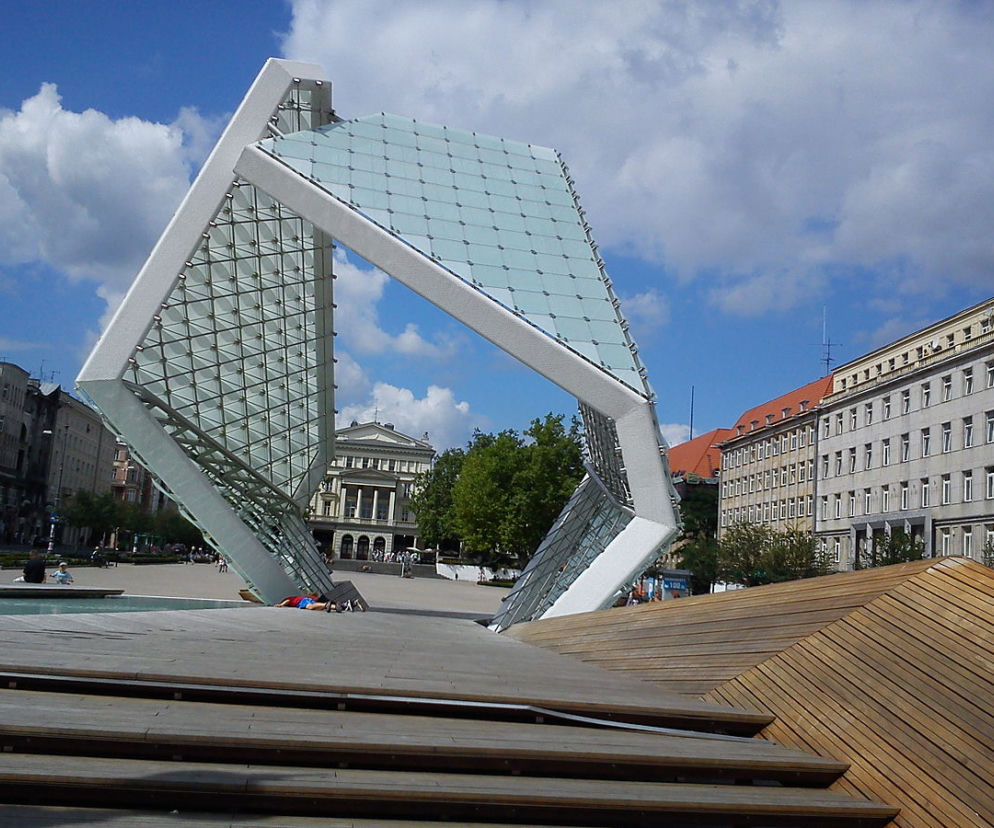 Pora zlikwidować nieszczęsną fontannę - zapewnia architekt.