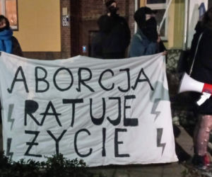 Strajk Kobiet w Szczecinie: Manifestacja pod siedzibą PiS - 27 stycznia 2021 r.