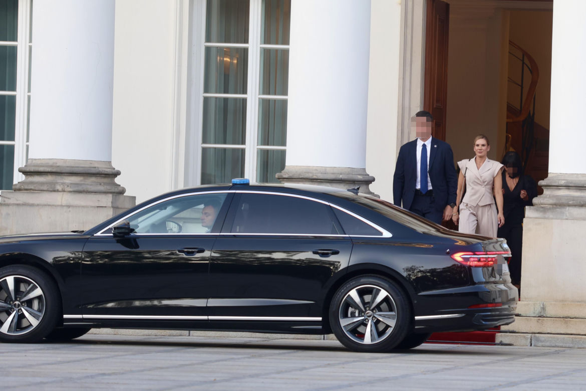 Rodzina Nawrockich przyłapana pod Belwederem! Gdzie pojechali? 