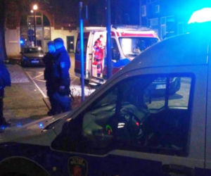 Horror na Mińskiej. Mężczyzna leżał w wielkiej kałuży krwi