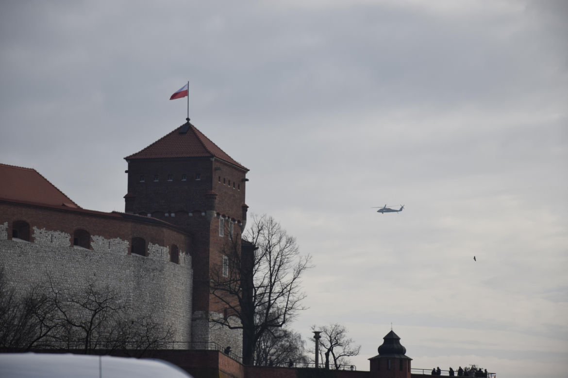 Śmigłowce i dziesiątki radiowozów na ulicach Małopolski