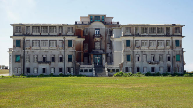 Luksus w sercu dżungli. Kolonialny kurort, który stał się miastem duchów