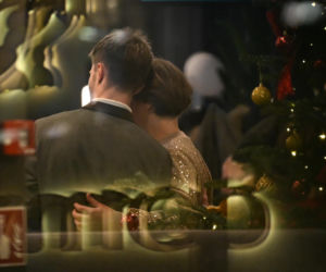 Monika Richardson z dzieckiem i pieskiem