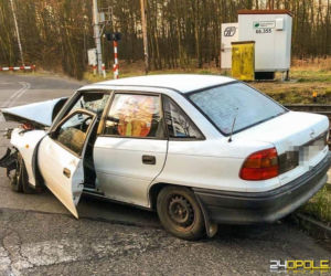 Kierowca Opla próbował zawrócić na torach