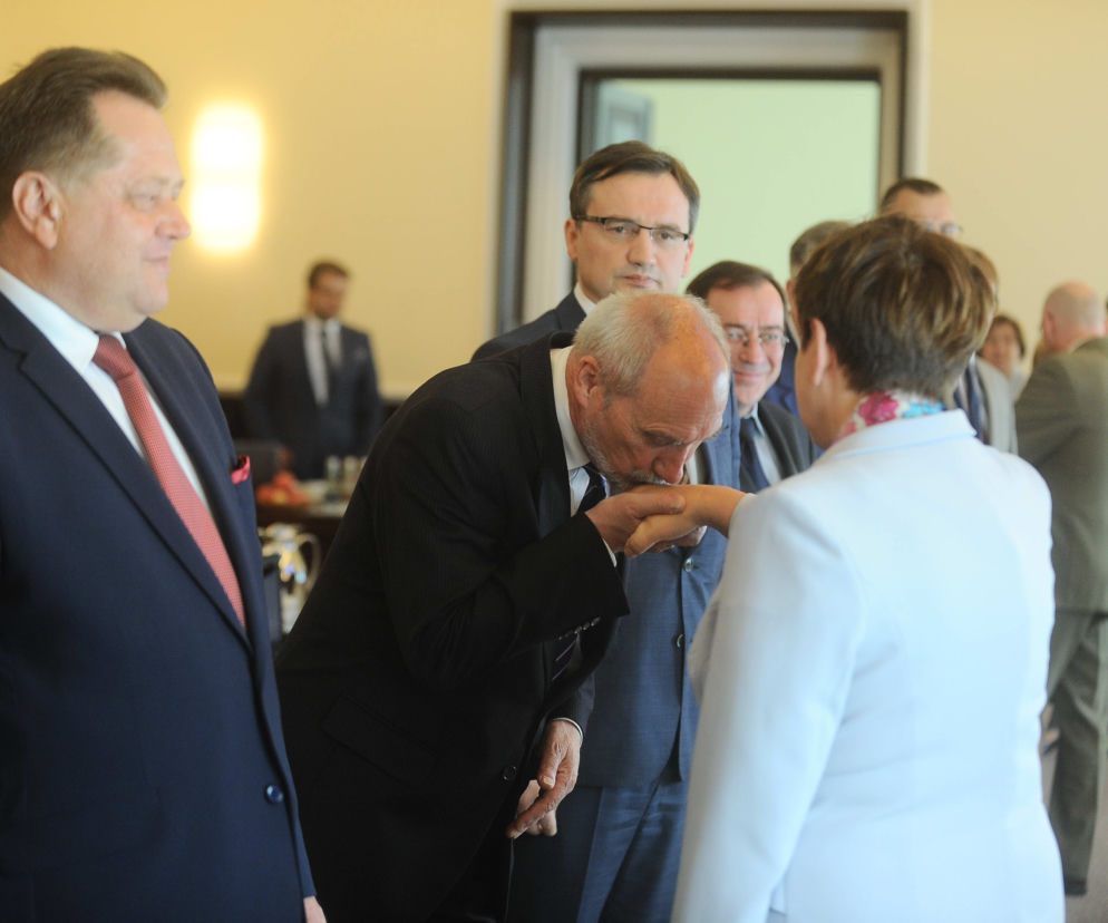 SZYDŁO NIE ZMIENI MACIEREWICZA.