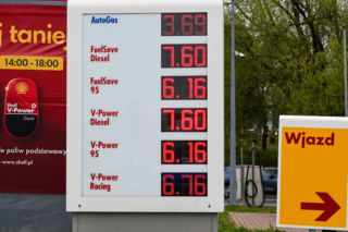 Polacy zadowoleni z obniżki cen paliw