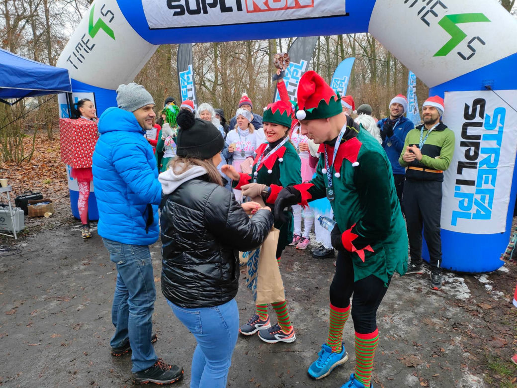 Przedświąteczne zawody sportowe. Łodzianie biegają i pomagają
