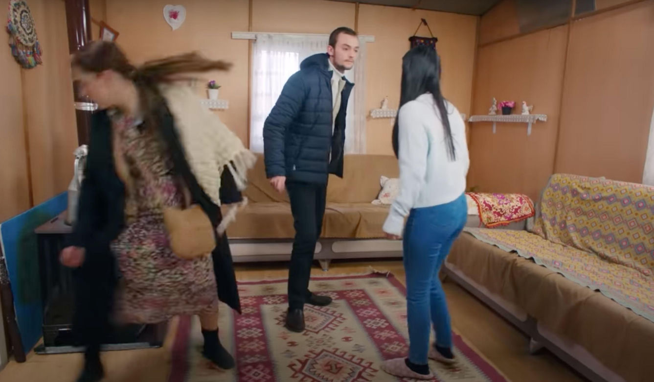 Sila ocali siostrę przed Alperem i trafi za kratki. Kuzey potraktuje ją bardzo okrutnie.