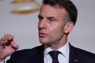 Macron a bezpieczeństwo Ukrainy. Trwa spór o unijne fundusze