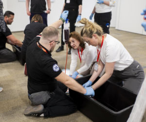 Aptekarze ćwiczą na wypadek wojny. Pierwsze takie szkolenie w Warszawie