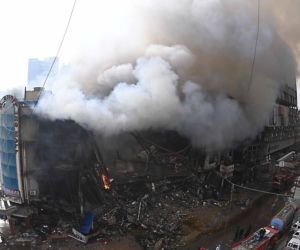 Pakistan/ Co najmniej 11 ofiar śmiertelnych pożaru w centrum handlowym w Karaczi