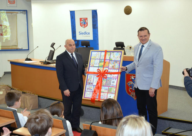 „Plastyczne Oscary” i mosty między pokoleniami. Wielki finał konkursów w ramach kampanii „Widzę – rozmawiam – reaguję” w Siedlcach