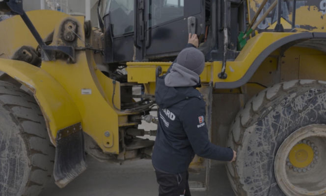 Maciej Janowski porzucił motocykl dla 10-tonowej bestii! Groziła mu praca na etacie
