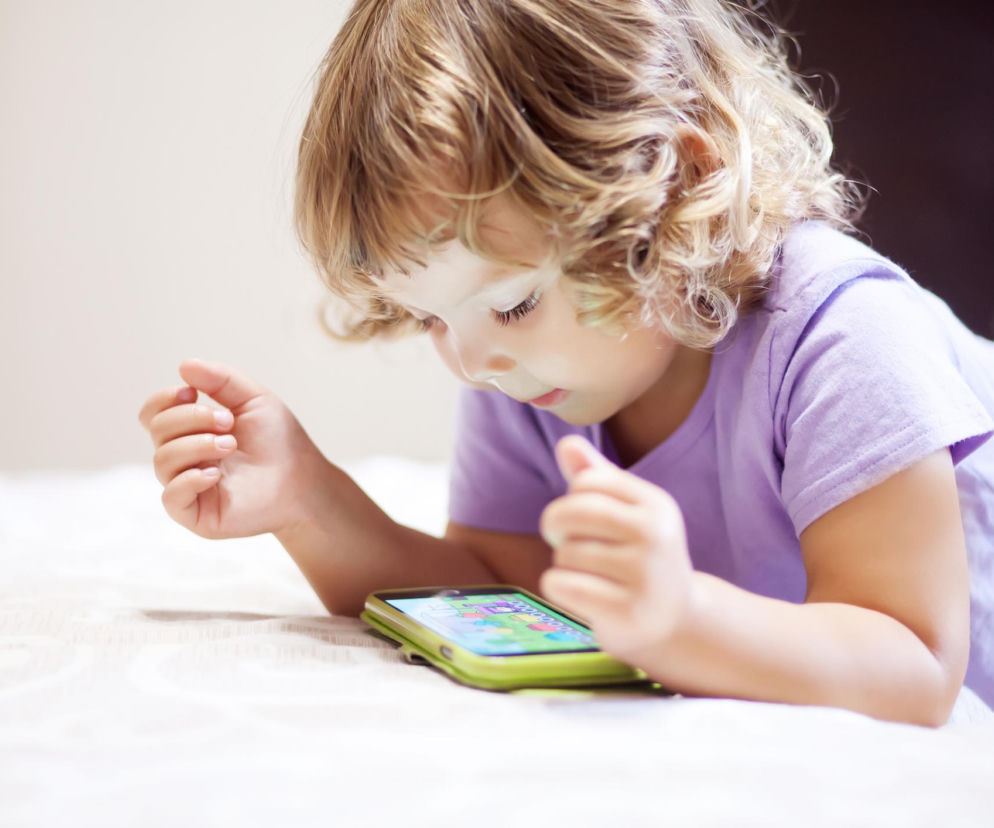 Dajesz dziecku „mądrą” grę? To może nie działać tak, jak myślisz