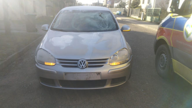 W Długiem Starem koło Leszna samochód potrącił mężczyznę. Pieszy był pijany