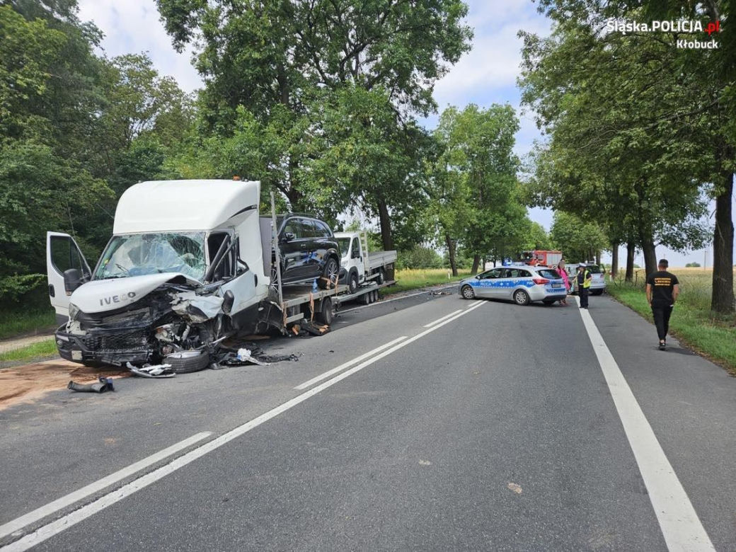 Tragedia pod Częstochową. Kierowca zginął po czołowym zderzeniu z lawetą