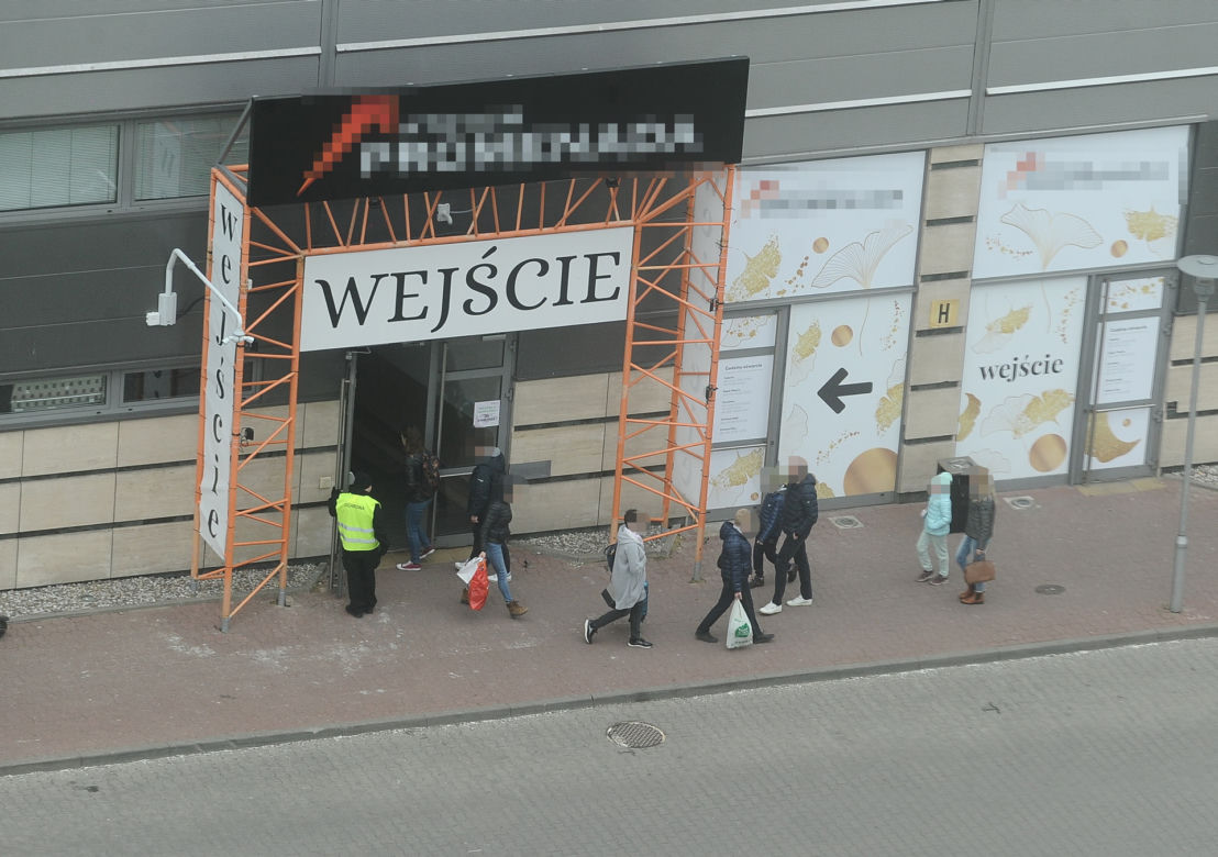  Zwłoki mężczyzny pod galerią handlową na Pradze-Południe