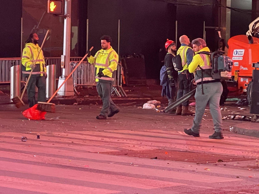 Błyskawiczne sprzątanie po zabawie na Times Square