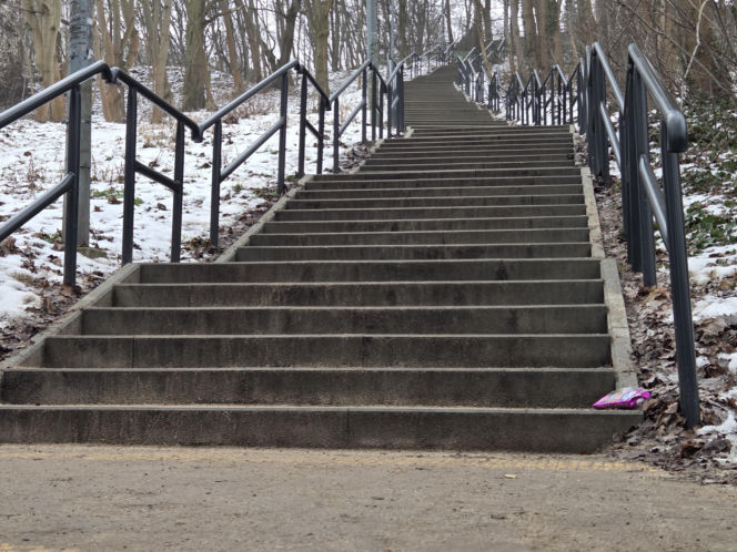 Schody do nieba w Bydgoszczy. Ponad 150 stopni, by dostać się na Wzgórze Wolności