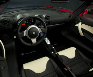 Tesla Roadster - wnętrze samochodu