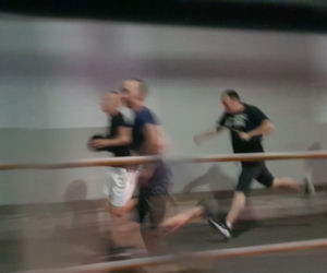 Gliwice. Czterech mężczyzn pobiło bezbronnego chłopaka. Teraz szuka ich policja [ZDJĘCIA]