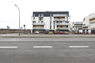 Warszawa, format: Deweloper postawił domy na Mleczarskiej. Cofnięto mu pozwolenie na budowę