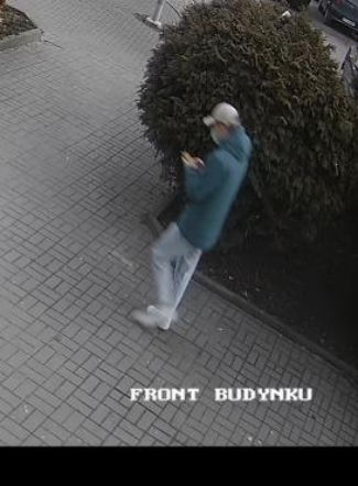 Z konta bankowego zniknęła duża suma. Policja opublikowała wizerunek mężczyzny