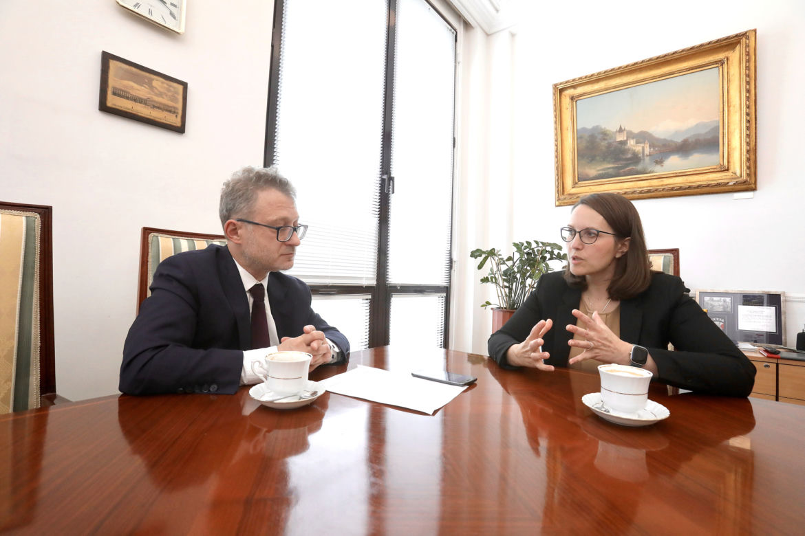Wicenaczelny "Super Expressu" Hubert Biskupski w rozmowie z minister finansów Magdaleną Rzeczkowską