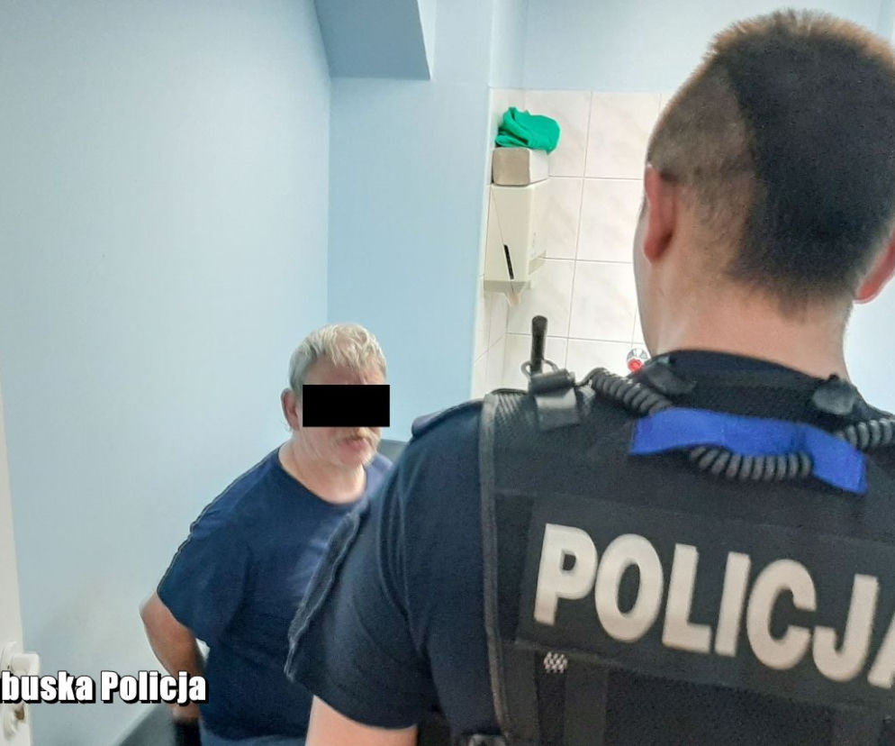 Zaatakował policjantów butelką