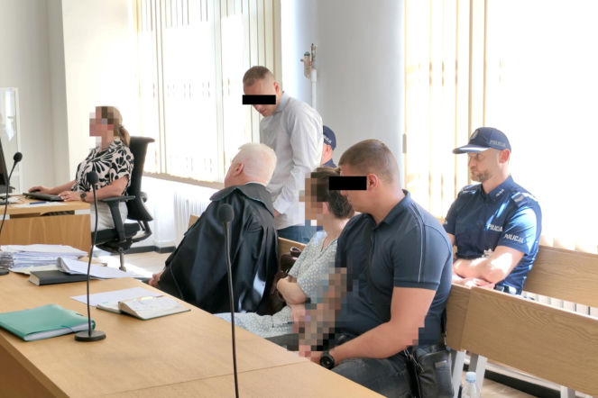Zatłukł Mario na ulicy, teraz mówi, że to ze strachu. W sądzie pokazał obraźliwy gest
