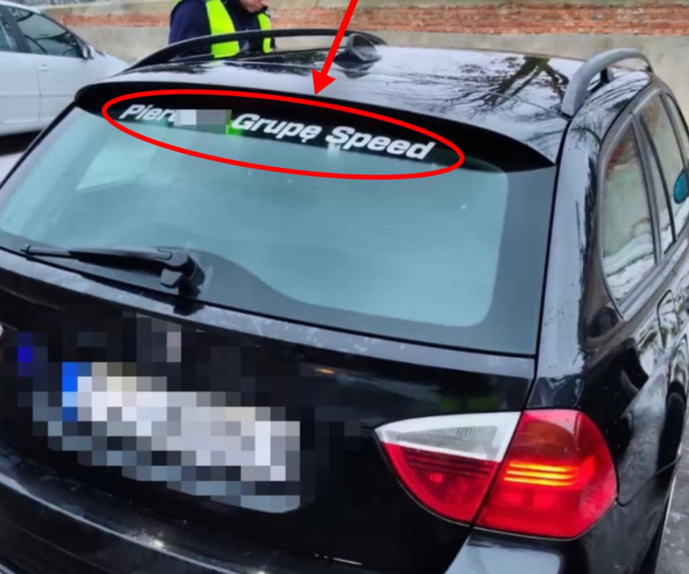 Zaskakujący finał kontroli drogowej. Wulgarny napis na samochodzie to był dopiero początek