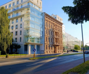 Oszpecona kamienica przy ul. Malczewskiego