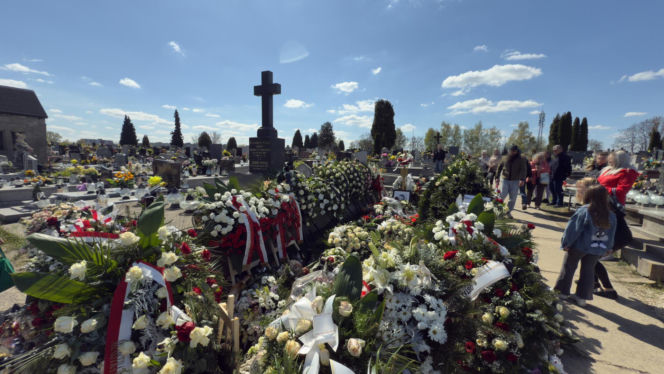 Tak wygląda grób Łukasza Litewki dzień po pogrzebie. Widok rozdziera serce