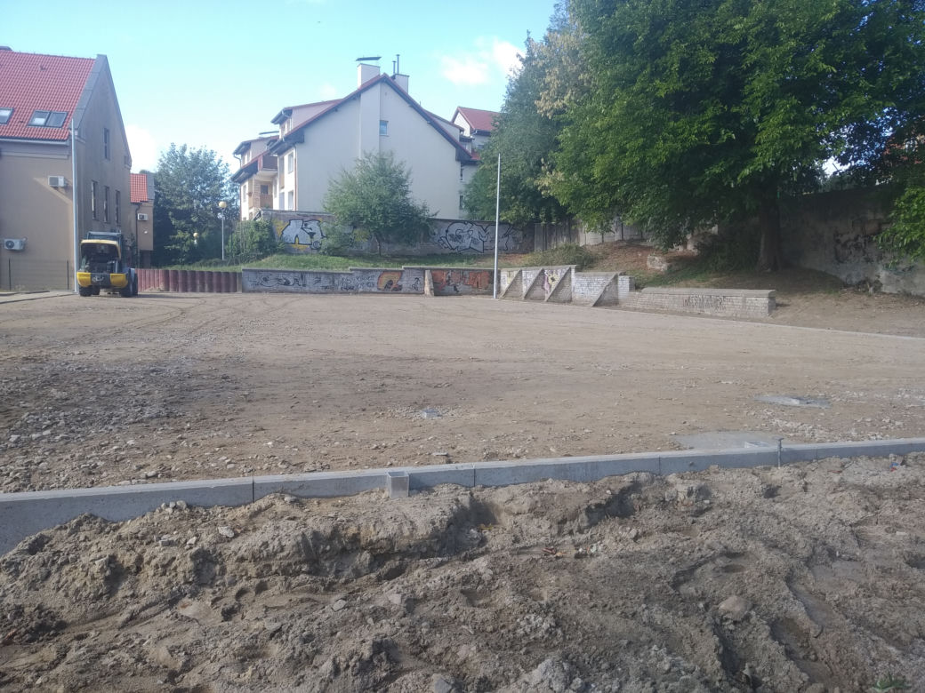 Ruszyła budowa boiska przy 4 LO. Zobaczcie jak przebiegają prace. 