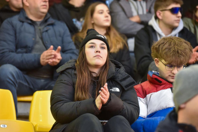 PRES Grupa Dewloperska Toruń - Abramczyk Polonia Bydgoszcz, zdjęcia kibiców i zawodników z pożegnania Adriana Miedzińskiego