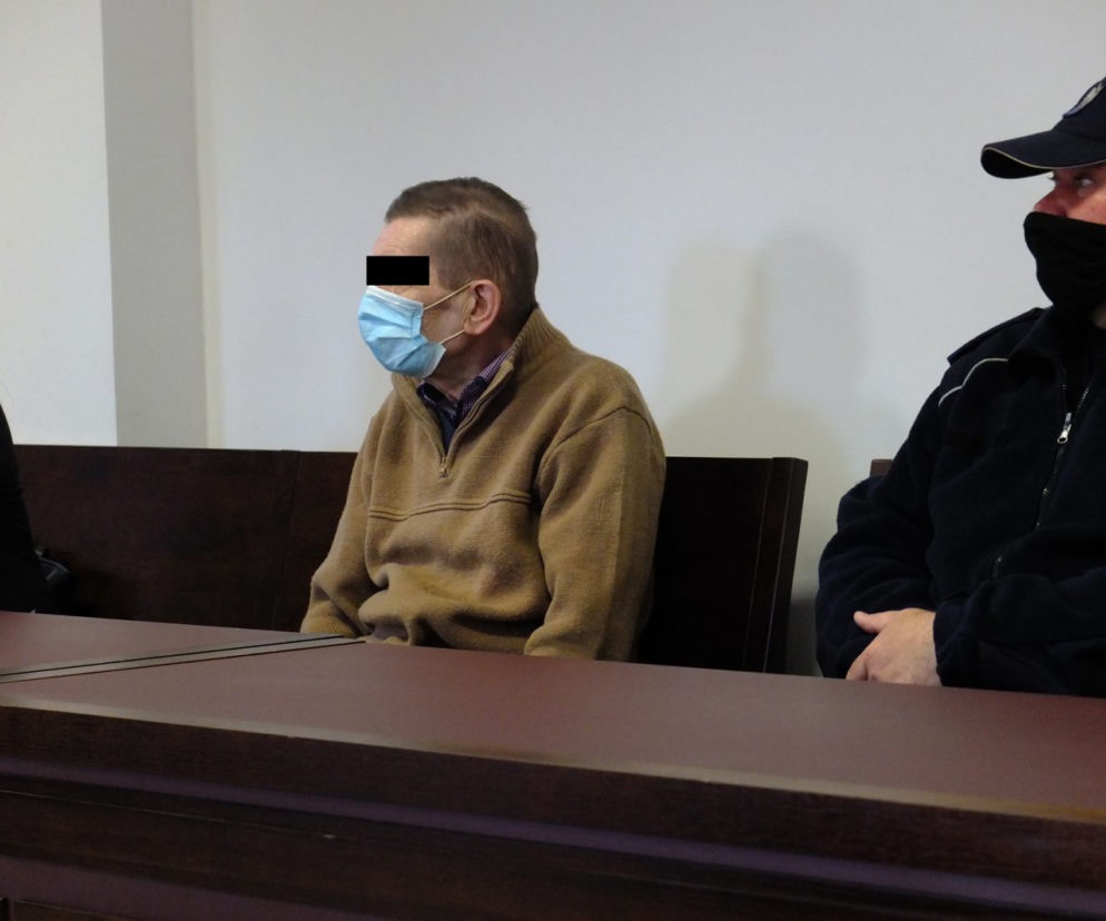 Chciał zabić siostrę siekierą