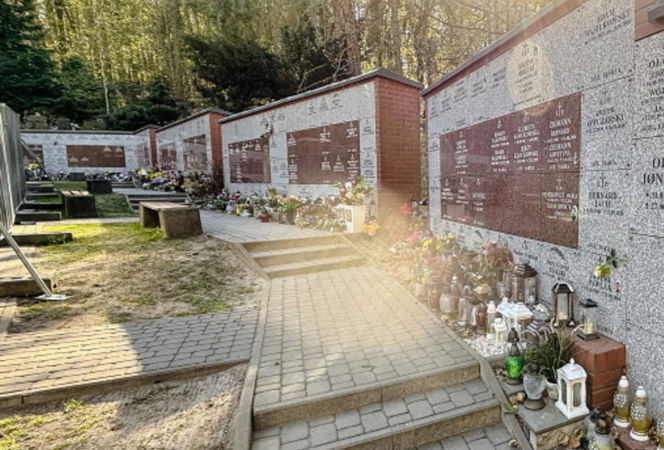 Rok temu zmarł syn Lecha Wałęsy - tak wygląda jego grób