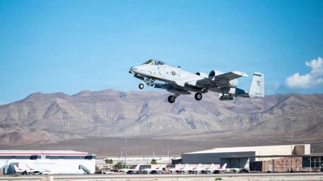 Koniec epoki "Guźca" w Arizonie. Siły Powietrzne USA pożegnały A-10 w bazie Davis-Monthan